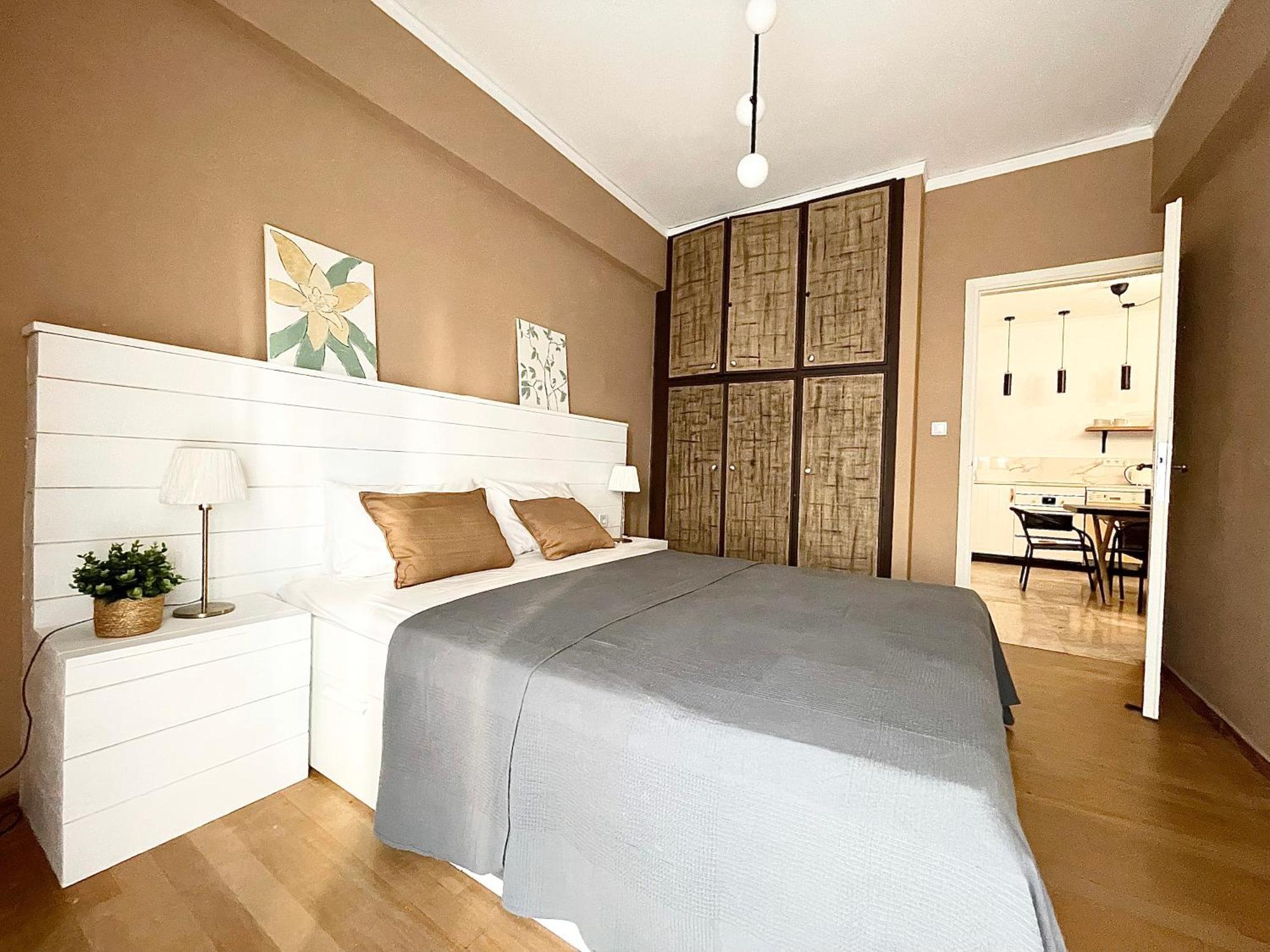 Comfy And Spacious Two Bedroom Apartment With Balcony 雅典 外观 照片