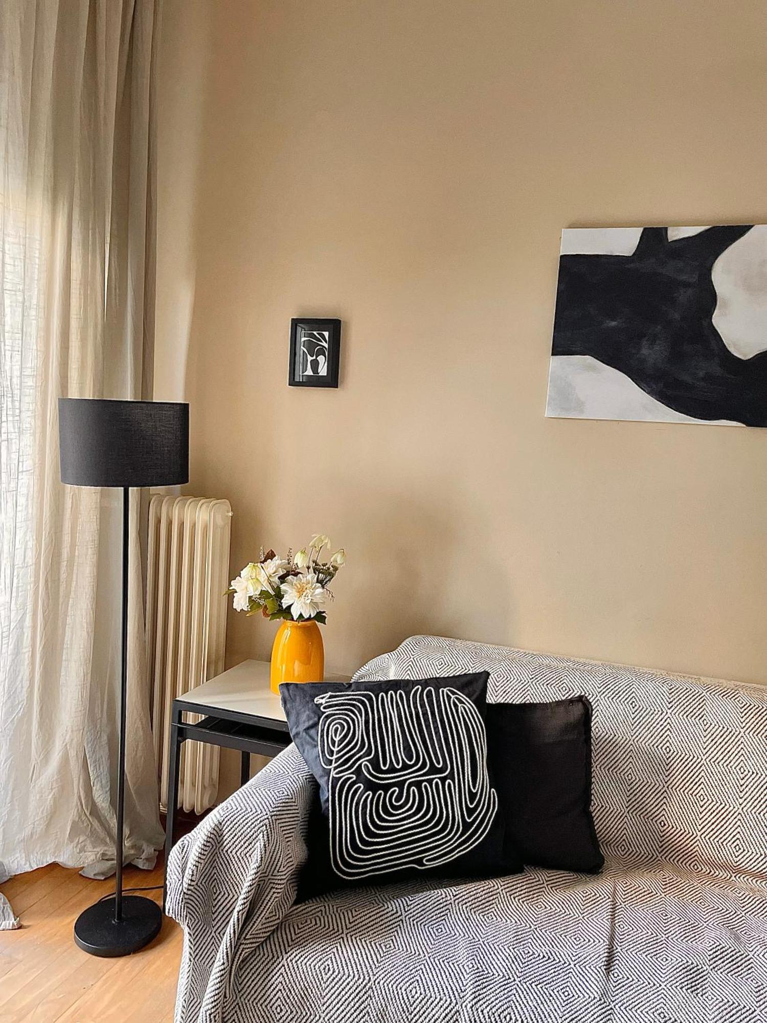 Comfy And Spacious Two Bedroom Apartment With Balcony 雅典 外观 照片