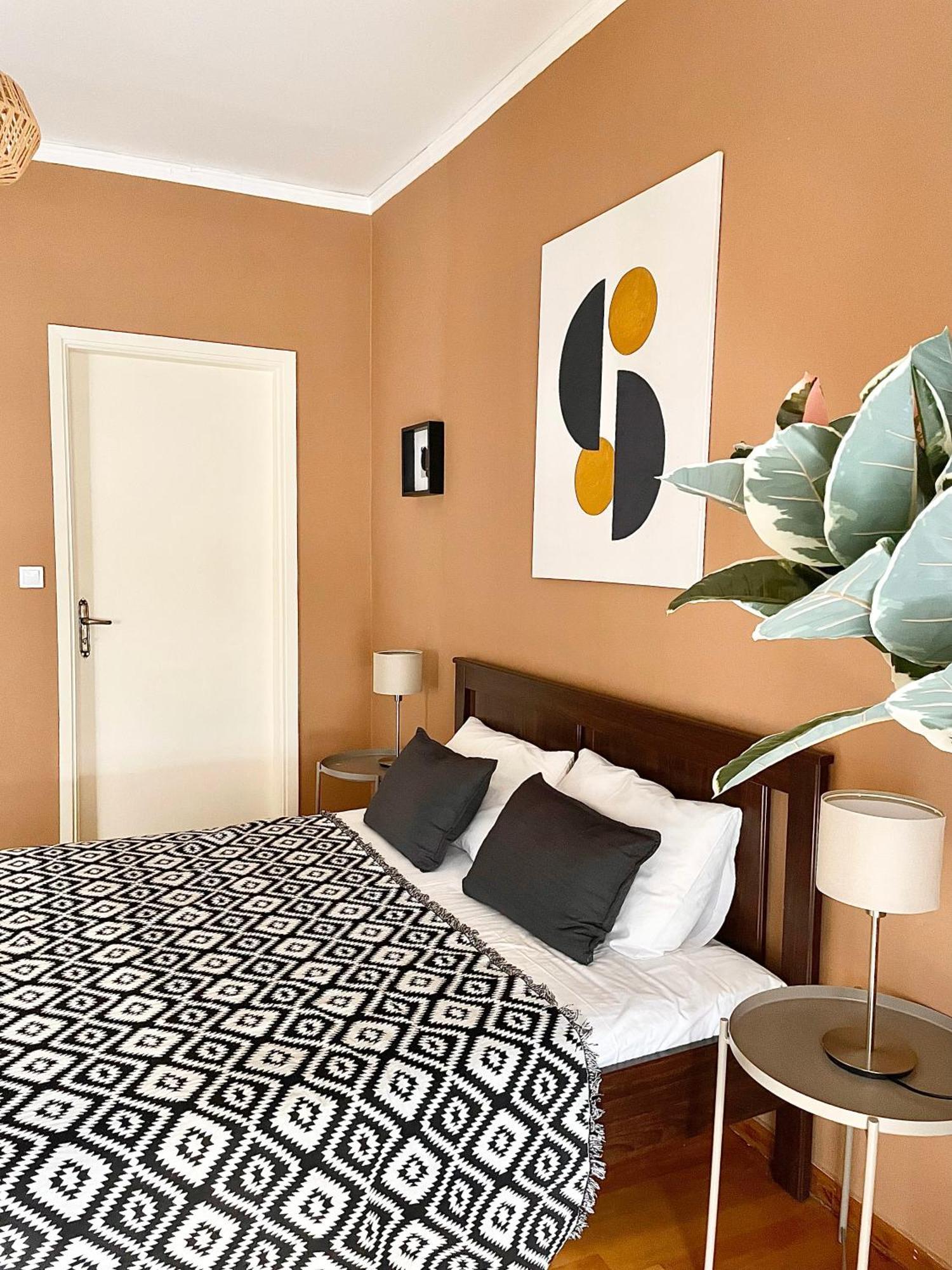 Comfy And Spacious Two Bedroom Apartment With Balcony 雅典 外观 照片