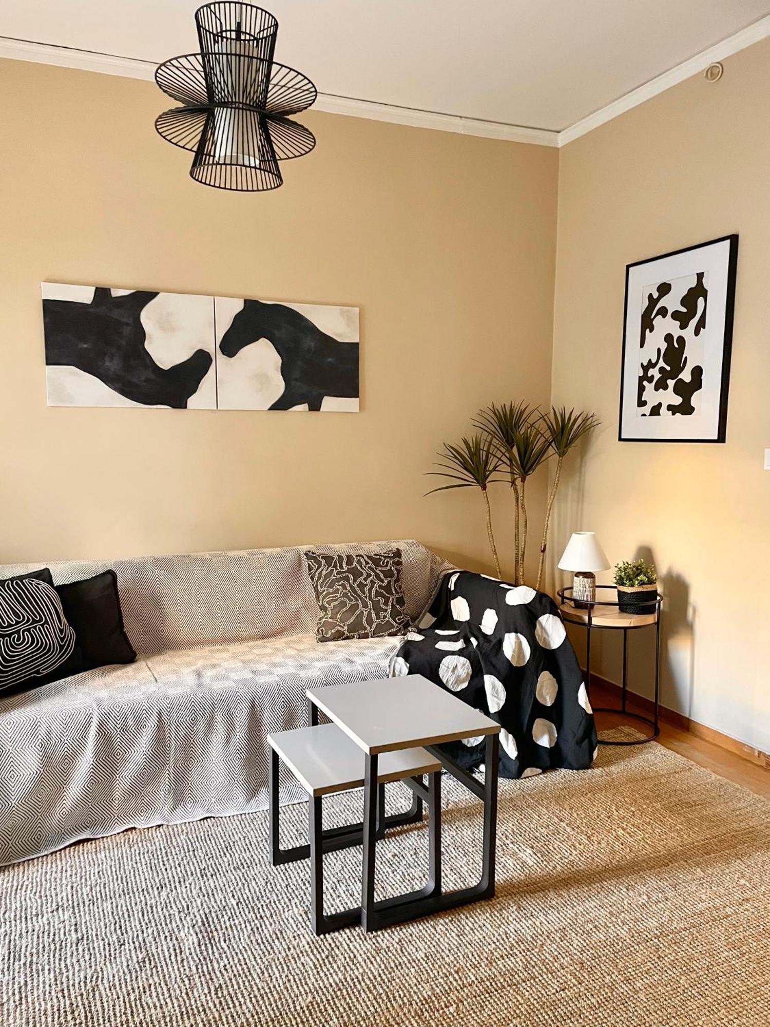 Comfy And Spacious Two Bedroom Apartment With Balcony 雅典 外观 照片