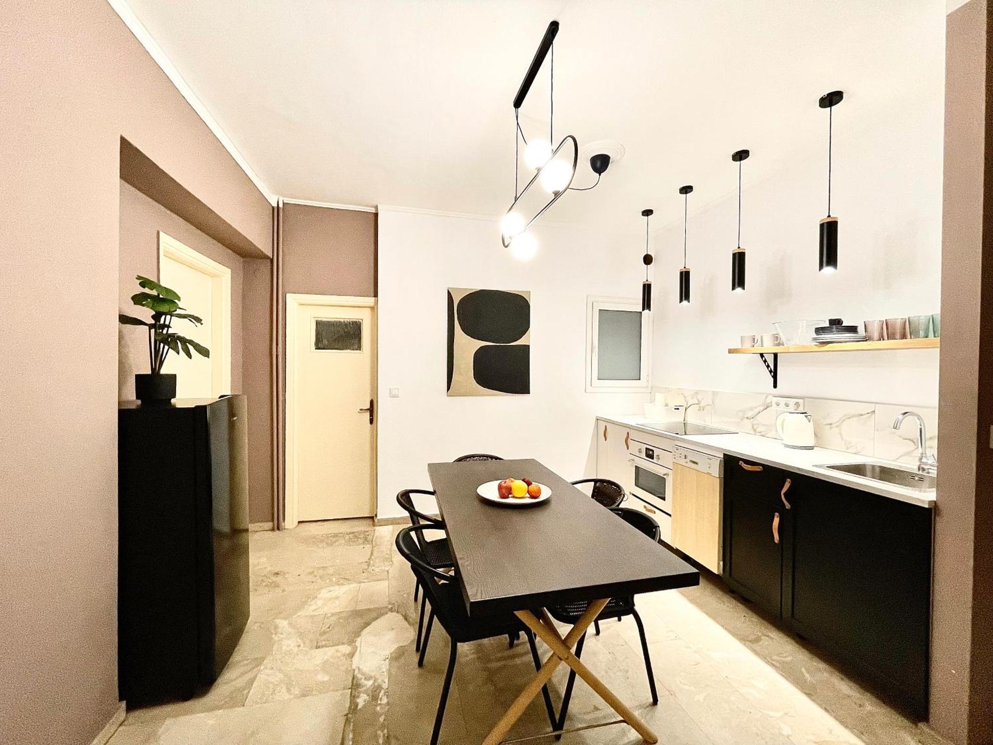 Comfy And Spacious Two Bedroom Apartment With Balcony 雅典 外观 照片